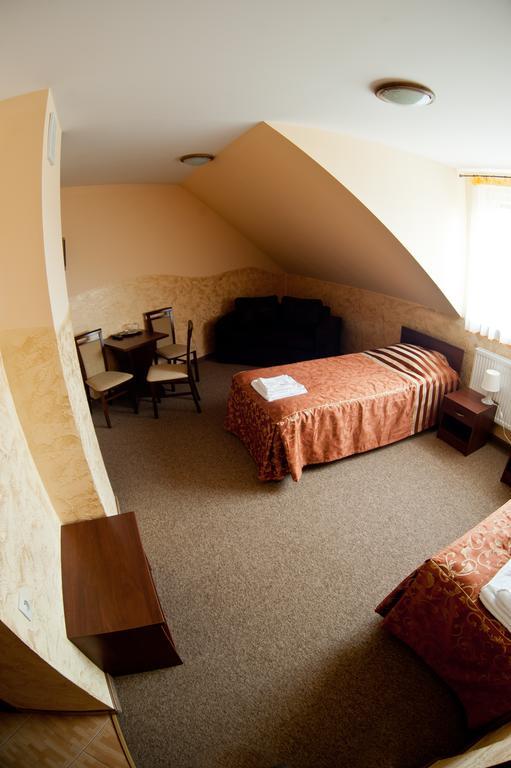 Hotel & Restauracja Okraglak Chęciny 객실 사진